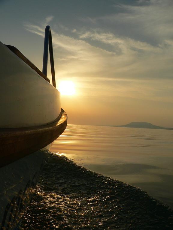 Rider Beach Balatonszárszó Екстериор снимка