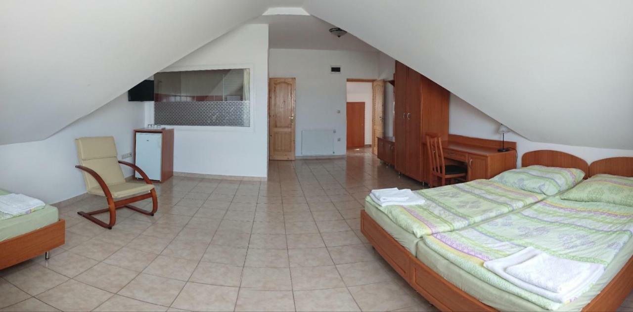 Rider Beach Balatonszárszó Екстериор снимка