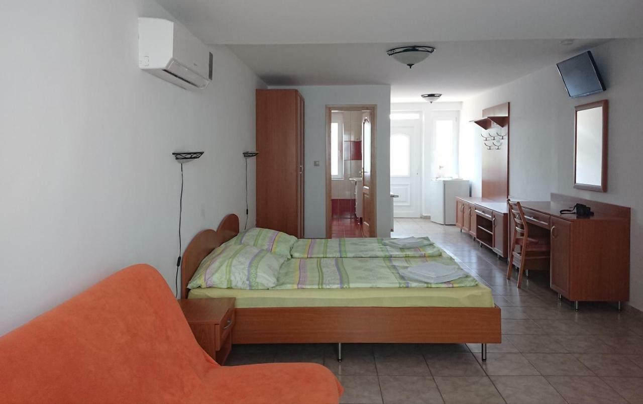 Rider Beach Balatonszárszó Екстериор снимка