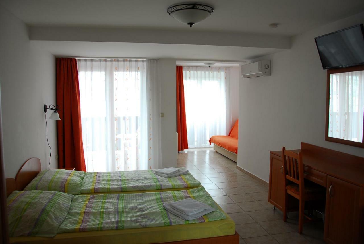 Rider Beach Balatonszárszó Екстериор снимка
